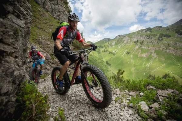 Bild: Echte Pionier-Arbeit mit der ersten FATBike Transalp