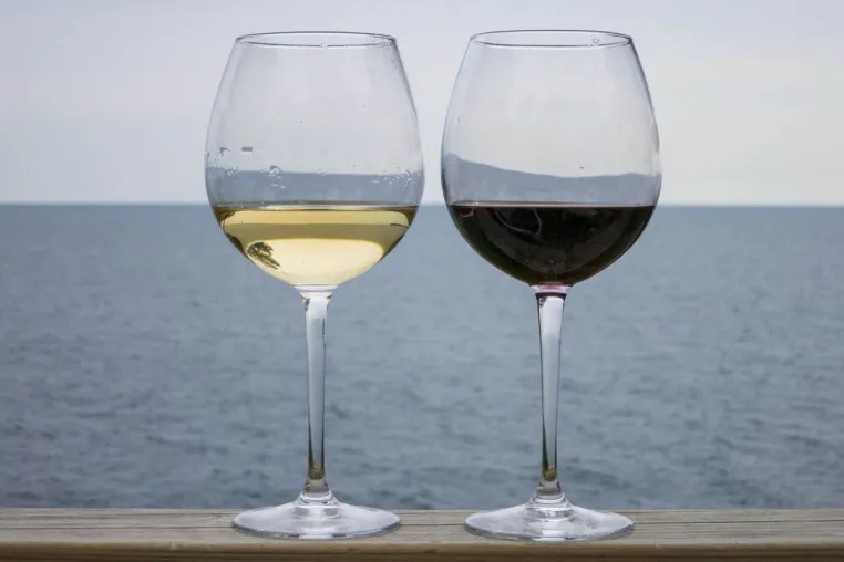 Winterweine - Sommerweine. Welcher Wein passt zu welcher Jahreszeit? Bild: Winterweine - Sommerweine. Welcher Wein passt zu welcher Jahreszeit?