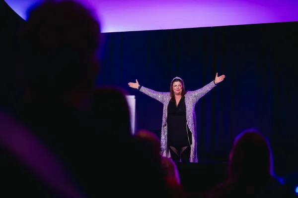 Vom Speaker Slam auf Deutschlands größte Business-Bühne: Karoline Frank beim Founder Summit 2026 Bild: Vom Speaker Slam auf Deutschlands größte Business-Bühne: Karoline Frank beim Founder Summit 2026