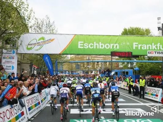 Radrennen „Rund um den Finanzplatz Eschborn-Frankfurt“ mit Produkten von allbuyone ausgestattet Bild: Radrennen „Rund um den Finanzplatz Eschborn-Frankfurt“ mit Produkten von allbuyone ausgestattet