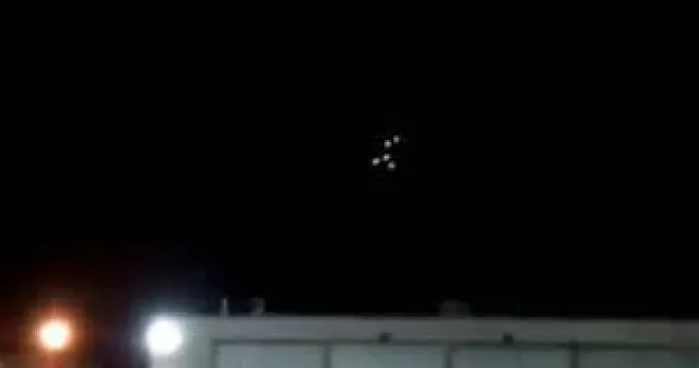 Bild: UFOs im 21. Jahrhundert – in den USA immer mehr 'UFO-Flares' von den Golden Knights im Einsatz
