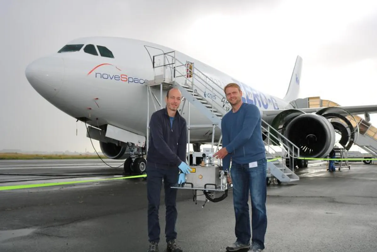 Prof. Dr. Jens Günster from BAM and Thomas Mühler, PhD student from Clausthal University of Technology, preparing for their experiments on board of the zero-G plane. (Source: BAM, Section Corporate C