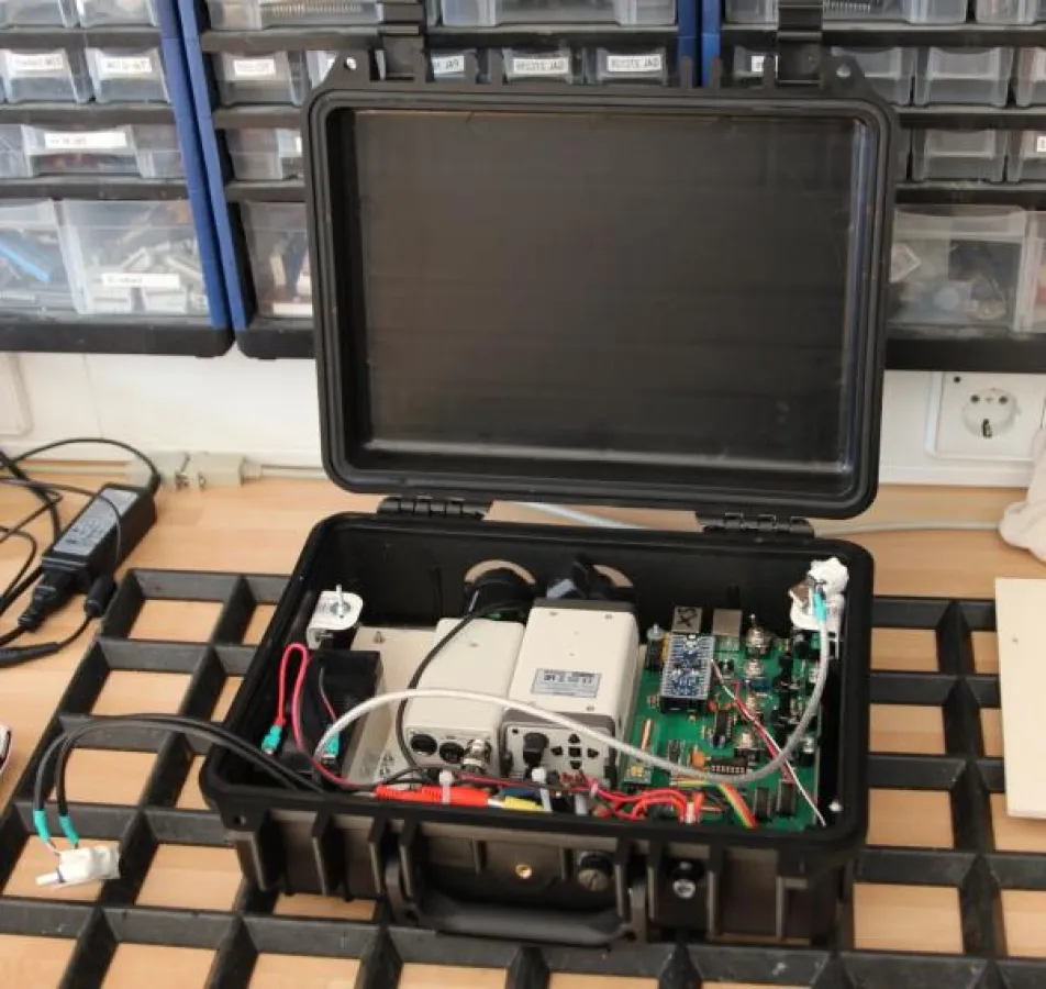 Ufo-Überwachungssystem mit allen Sensoren und Kameras für den mobilen Einsatz