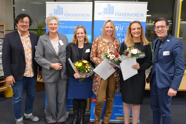 Innovationspreis an die Professorinnen Claudia Lüling, Petra Rucker-Gramm und Agnes Weilandt Bild: Innovationspreis an die Professorinnen Claudia Lüling, Petra Rucker-Gramm und Agnes Weilandt