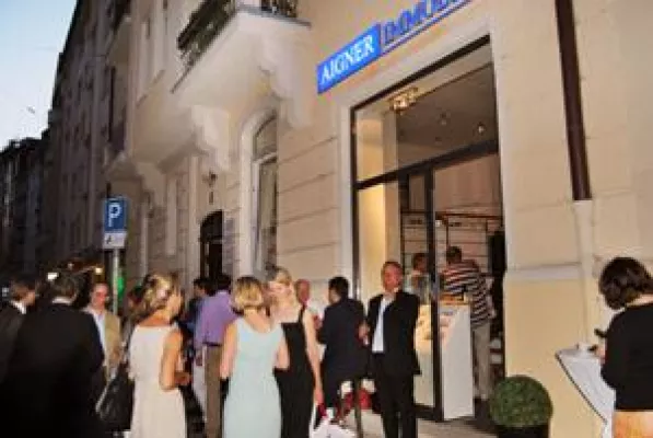 Bild: Stimmungsvolle Büro-Eröffnungsfeier bei Aigner Immobilien
