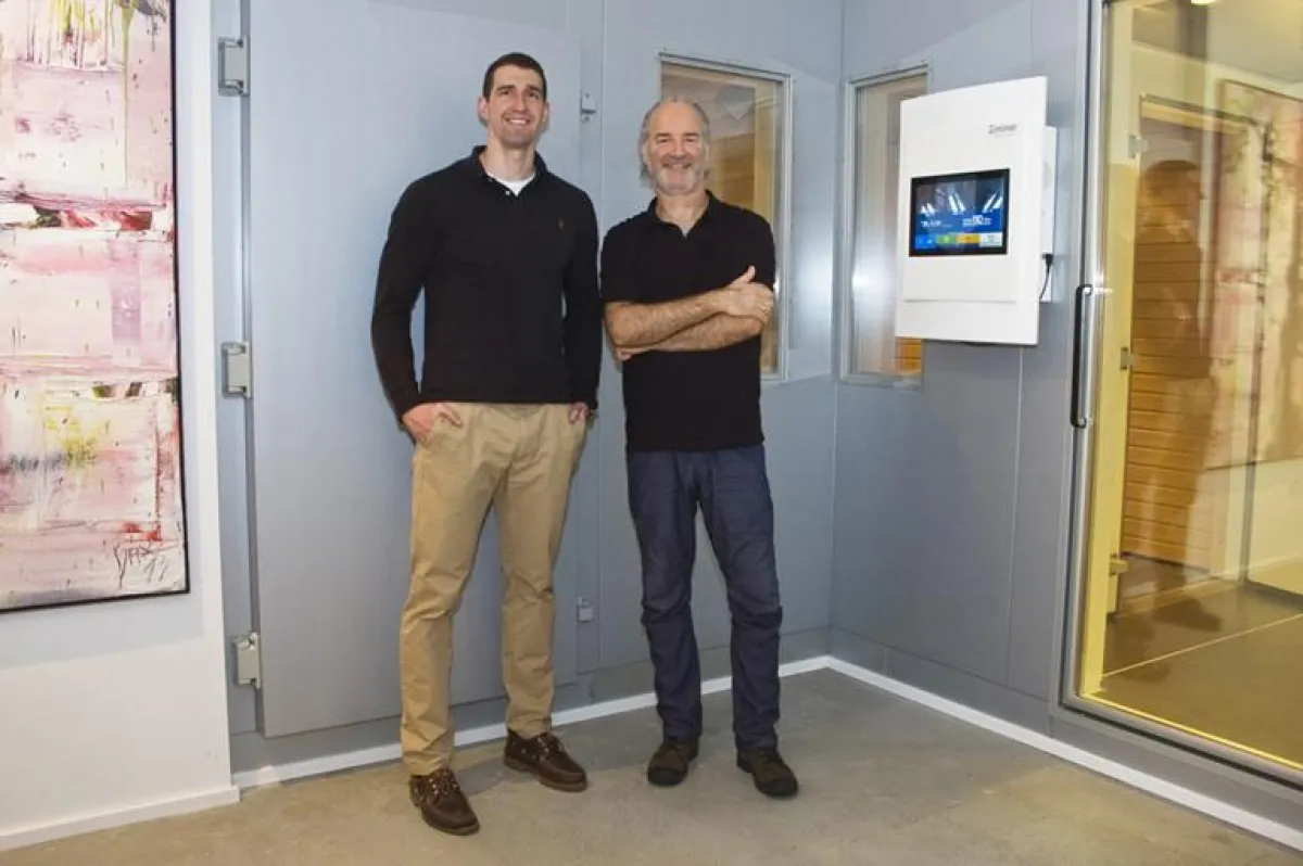 Schellhammer und Uhrig präsentierten die Kältekammer der Praxis ?Physio -110 Grad Celsius