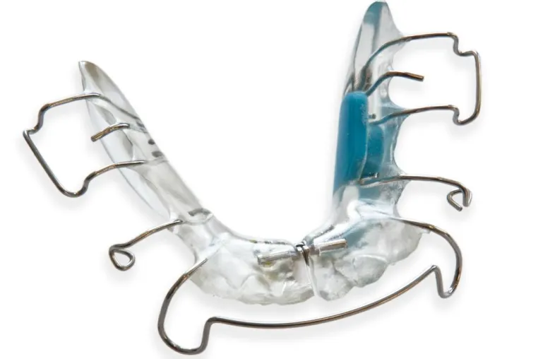 Bild: IDS 2011: Mikrochip maximiert Therapieerfolg bei herausnehmbaren Zahnspangen