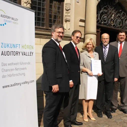 Bild: Audiologie-Initiative übergibt Abschlussbericht an Wissenschaftsministerin