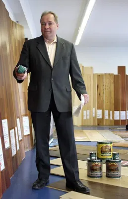 Bild: Die perfekte Pflege für Parkettböden - Feinste Holzveredlung mit WATERLOX-Tungöl