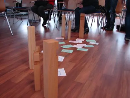 Eine öffentliche Familie werden. Werdende Pflegeeltern bereiten sich vor Bild: Eine öffentliche Familie werden. Werdende Pflegeeltern bereiten sich vor