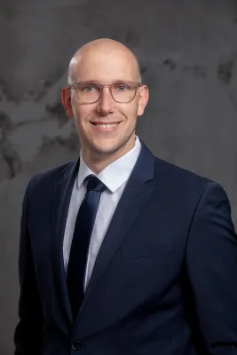 Bild: Weitergabe von Immobilien zu Lebzeiten– und Fliesen sind nicht nur schön – sie brauchen auch Pflege.