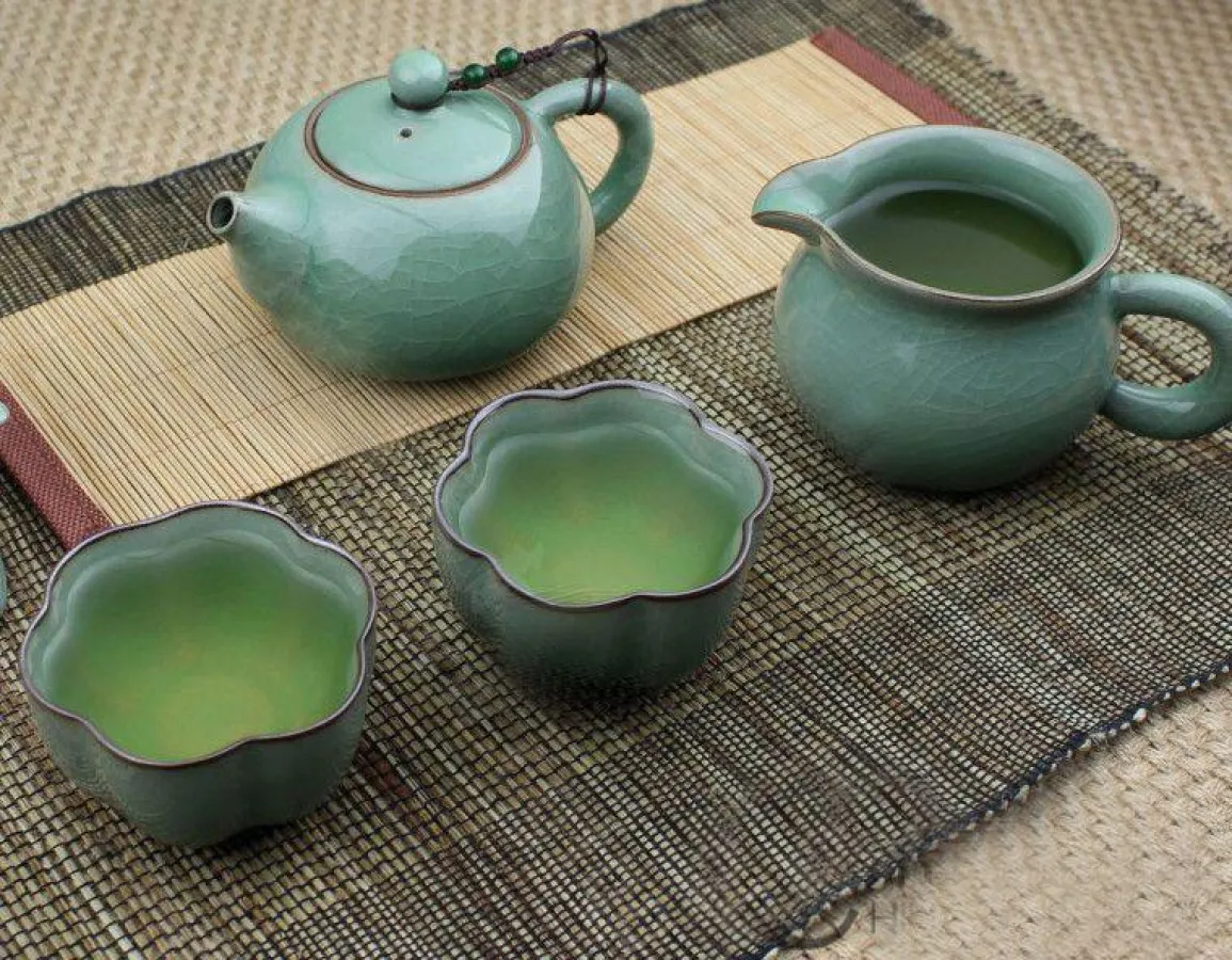 Teeservice mit Servierkrug und zwei Schalen, Seladon