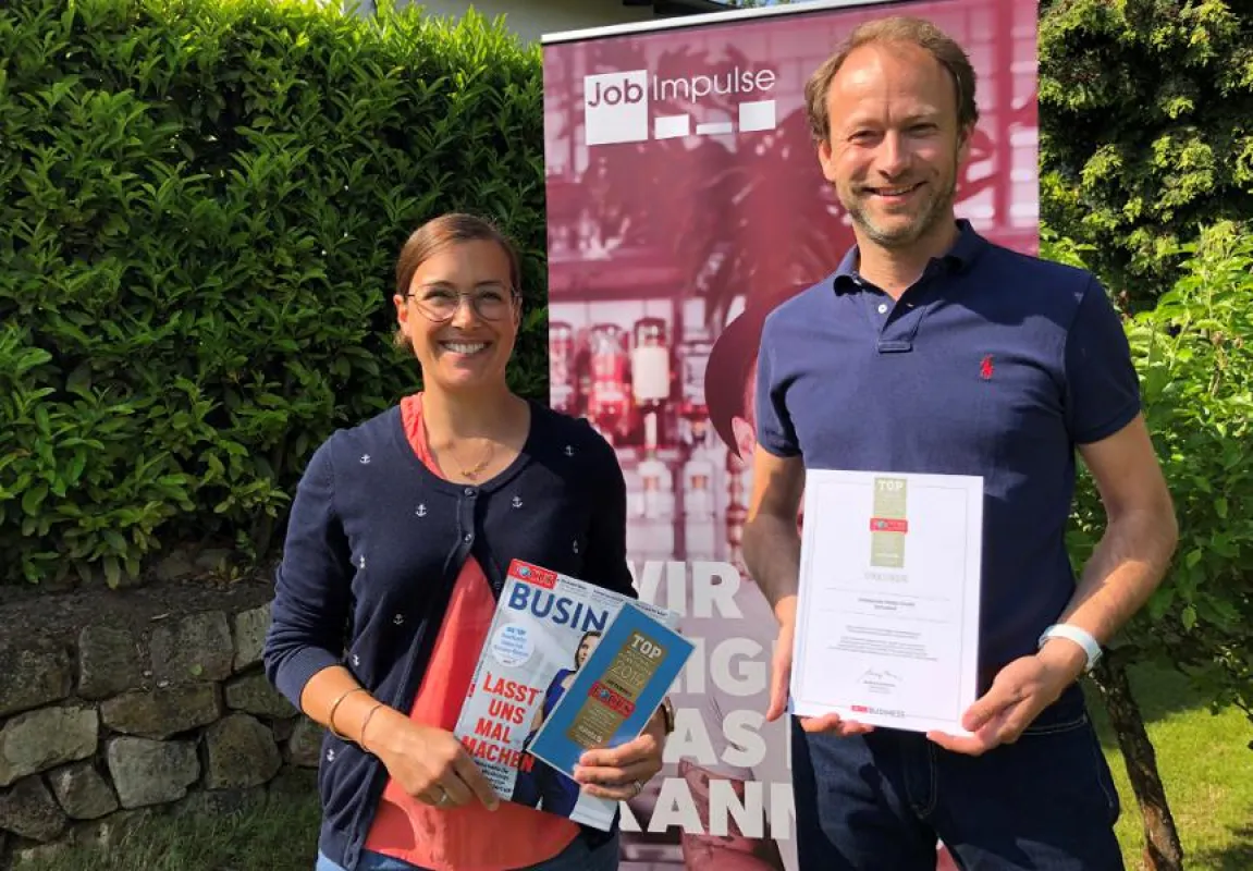Johanna Wittker und Alexander Wittker freuen sich über die Auszeichnung