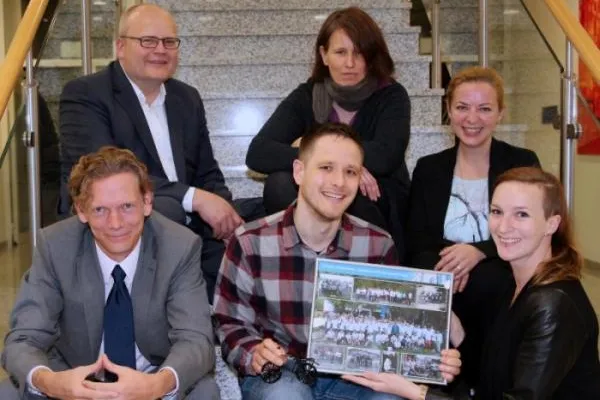 Controlware spendet an academic experience Worldwide Bild: Controlware spendet an academic experience Worldwide