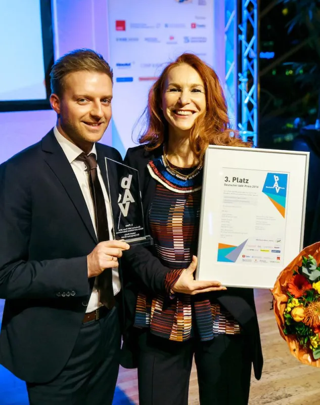 Die Geschäftsführer der Sabath Media Designagentur freuen sich über den bAV-Preis 2016.