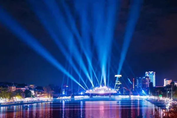 Bild: ROBE BMFL Wash feiert Weltpremiere am Tag der Deutschen Einheit