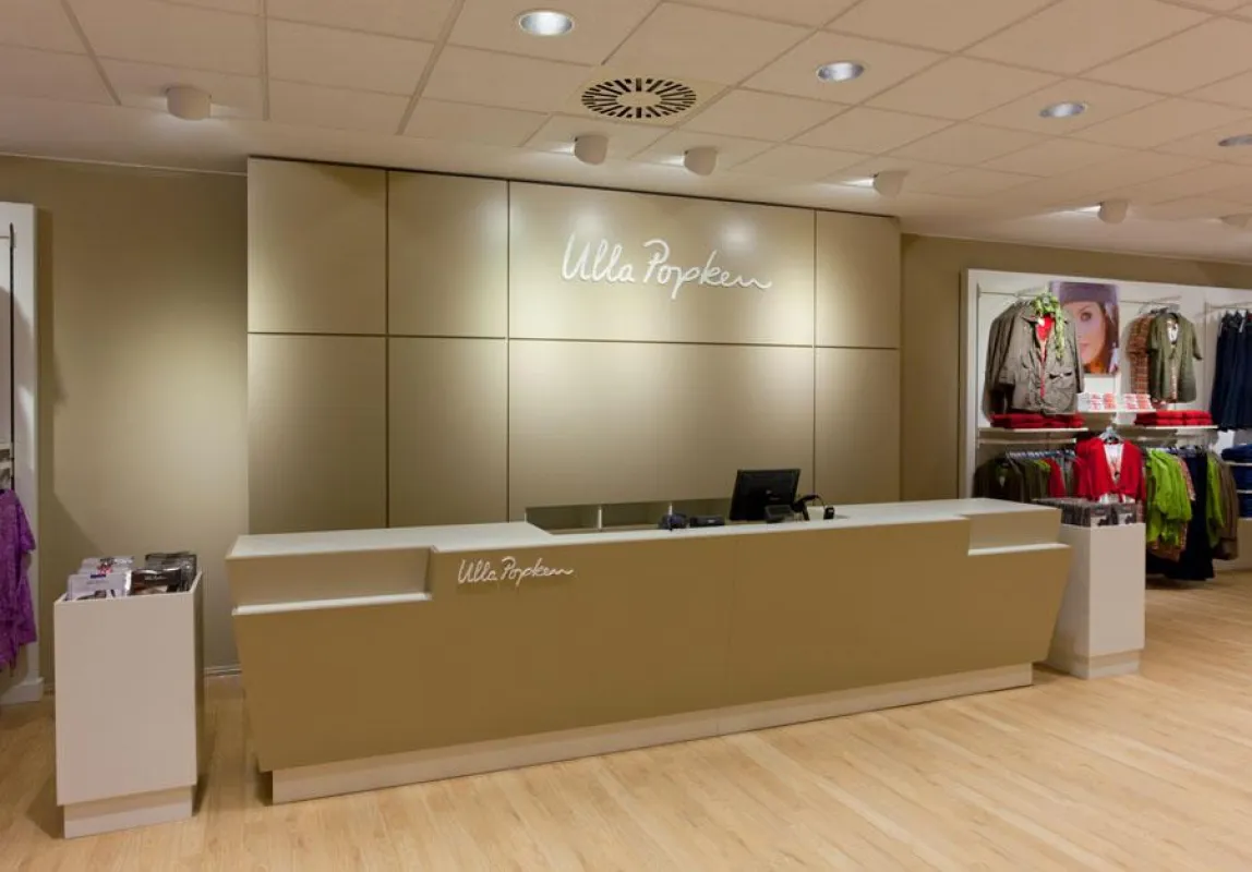 Bereits 250 Shops, wie hier in Düsseldorf, hat Tenbrink für die Popken Fashion Group realisiert.
