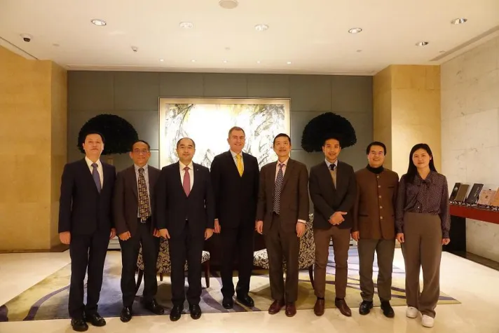 Bild: FALK geht in Shanghai vor Anker