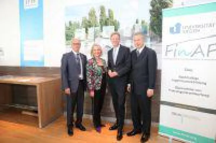 Bild: IfKom: Stellvertretender Bundesvorsitzender Franz-Josef Müller aus Hagen erhielt höchste IfKom-Auszeichnung