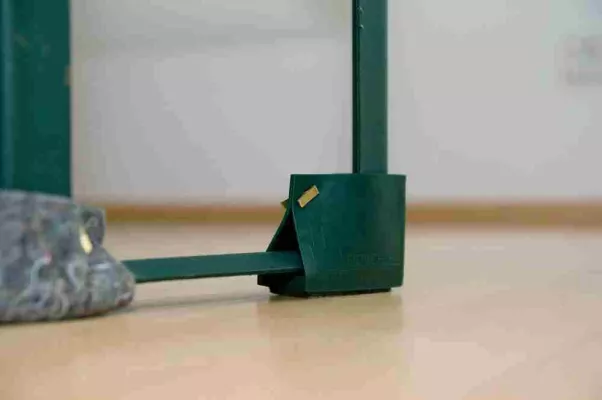 Bild: Jetzt gibt’s Schuhe auch für Biertischgarnituren – Der Bietischuh®