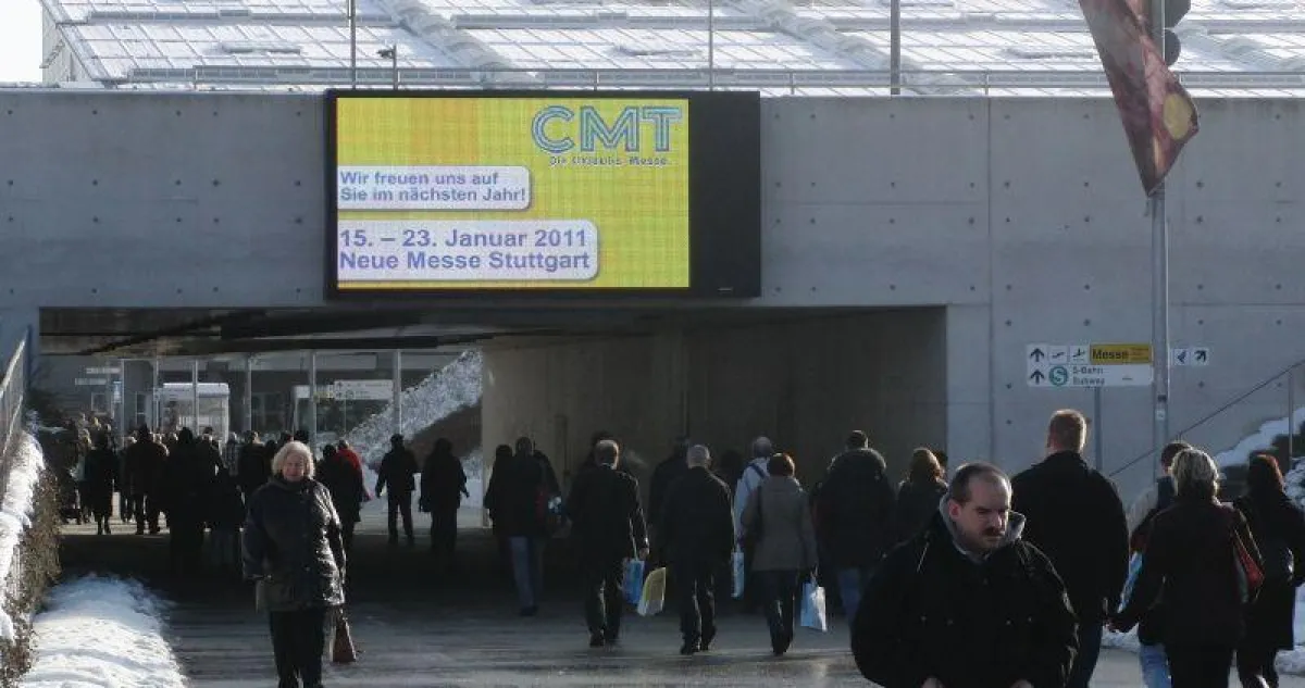 deset GmbH rüstet das Stuttgarter Messegelände mit Neuinstallation eines LED Displays auf