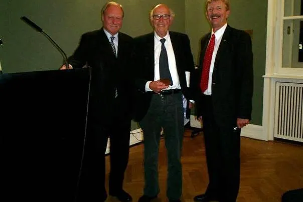 Bild: Prof. Max Bächer mit dem DAI Literaturpreis ausgezeichnet