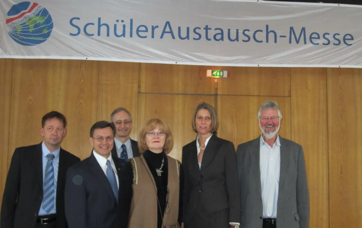 SchülerAustausch Messe mit Generalkonsul Stephen A. Hubler (Annette-von-Droste-Hülshoff-Gymnasium)