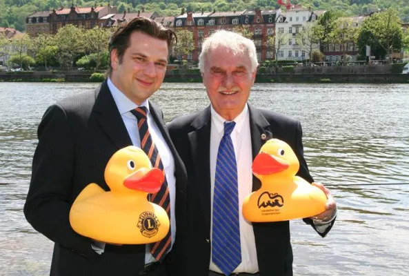 Bild: Lions-Clubs veranstalten 1. Heidelberger Entenrennen: Enten schwimmen für guten Zweck