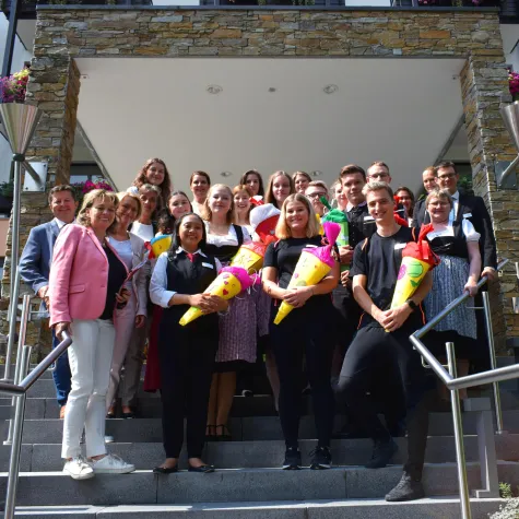 Romantischer Winkel begrüßt zehn neue Lehrlinge! Bild: Romantischer Winkel begrüßt zehn neue Lehrlinge!