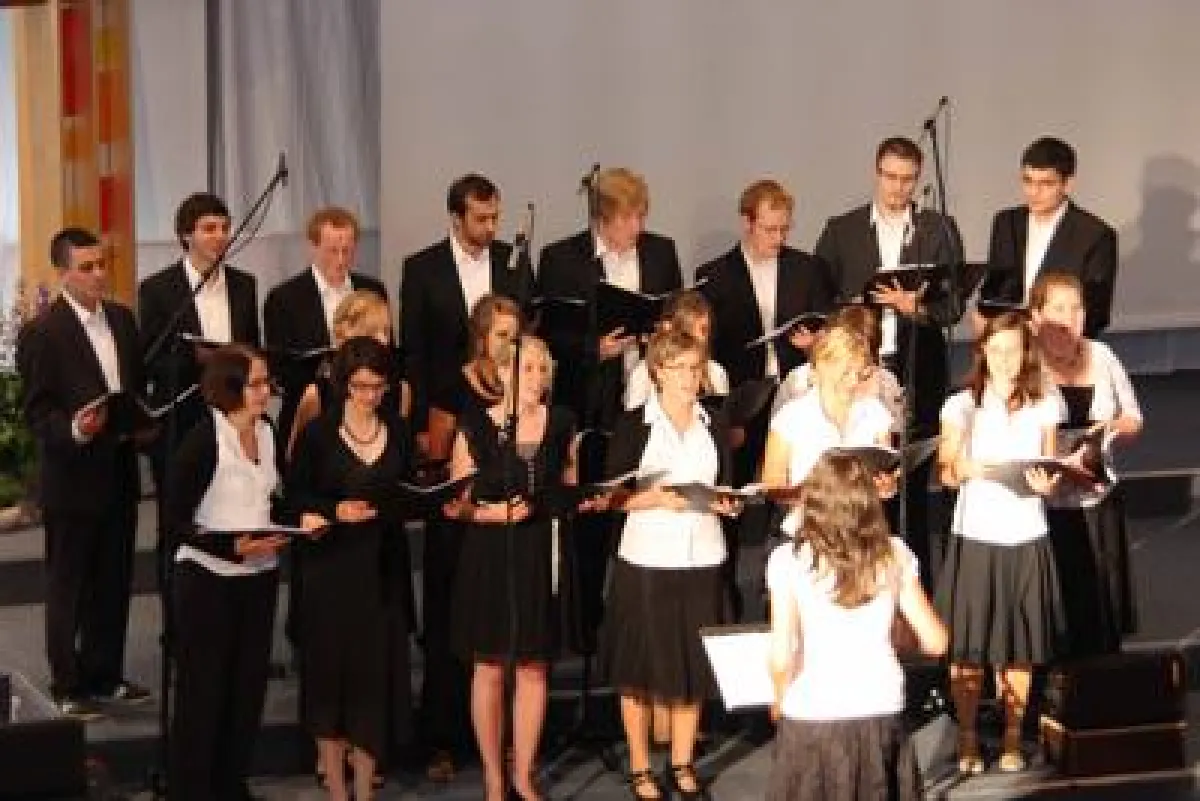 Musikalisch gestaltet wurde die Eröffnung der neuen Hochschule von einem Studierenden-Chor.