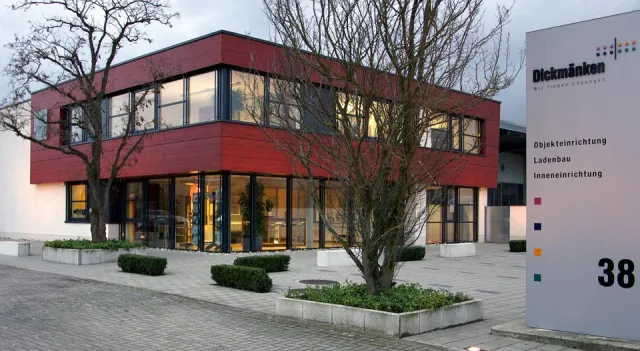 Bild: Schrankwerk öffnet die Türen – am Tag des Tischlers