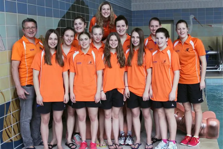 Bild: Damenmannschaft der SG Rhein-Erft-Köln steigt in die 2. Schwimm-Bundesliga auf