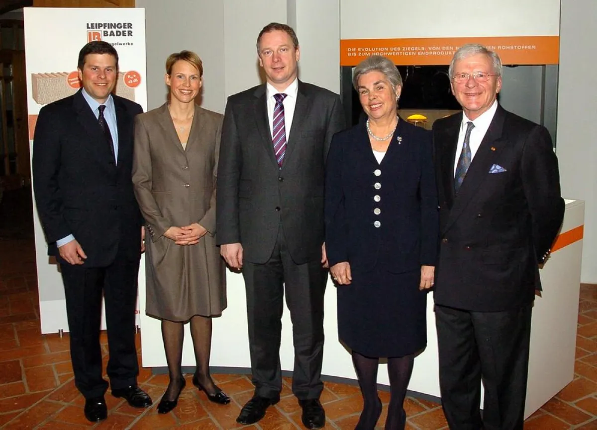 CSU-Neujahrsempfang im Ziegelwerk: Finanzminister Georg Fahrenschon (mi.) zu Gast beim Familienunternehmen Leipfinger-Bader – Thomas Bader, Caterina Bader, Elfriede Bader-Nusser, Kastulus Bader (von l