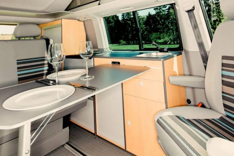 Bild: VW T5/T6 Durchdachte High-End Möbelmodule zur Befestigung auf Schienensystemen