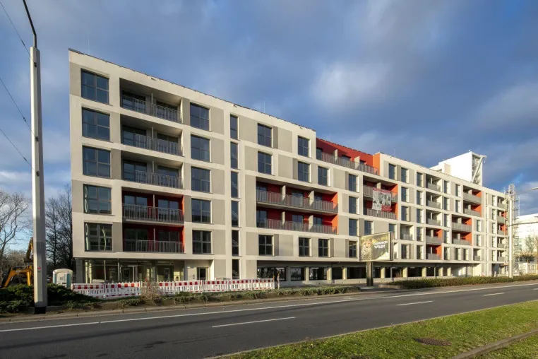 Bild: Übergabe des URBAN BASE DRESDEN und Einzug der ersten Mieter in die möblierten Mikro-Apartments