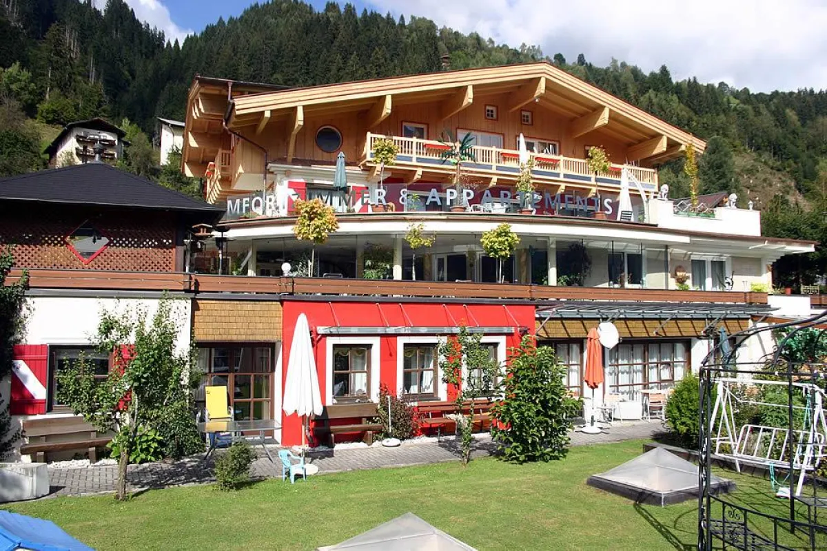 Hotel Garni Hüttl in Neukirchen am Großvenediger im Pinzgau