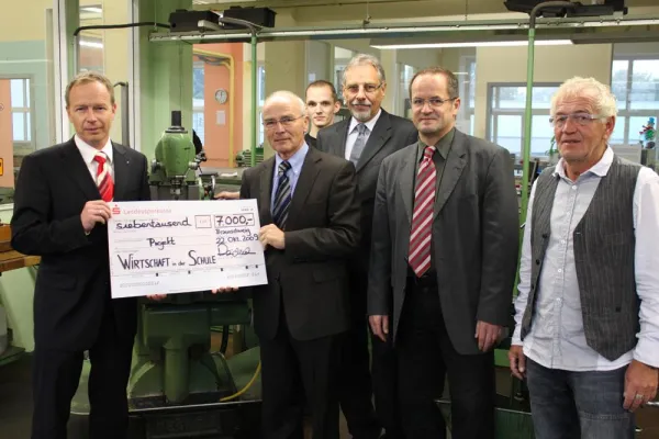 Bild: Landessparkasse spendet 7.000 Euro für Wirtschaft in der Schule