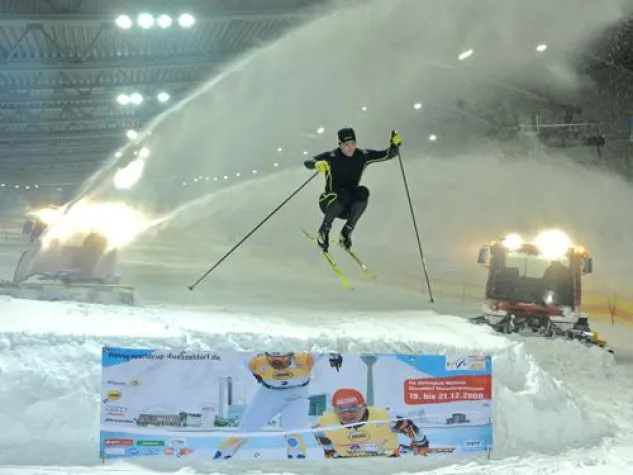 Bild: FIS Skilanglauf, Schnee und Weihnachtsmarkt
