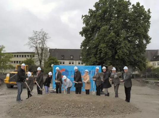 Bild: Spatenstich für Förder- und Betreuungsbereich in Rosenharz