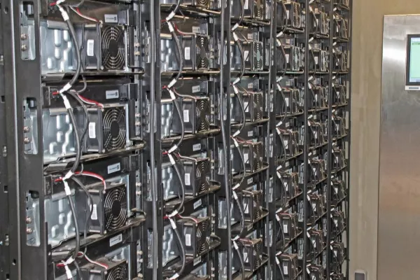 Bild: E.DIS: Batterie-Speicher nimmt erneuerbare Energien ins Stromnetz auf