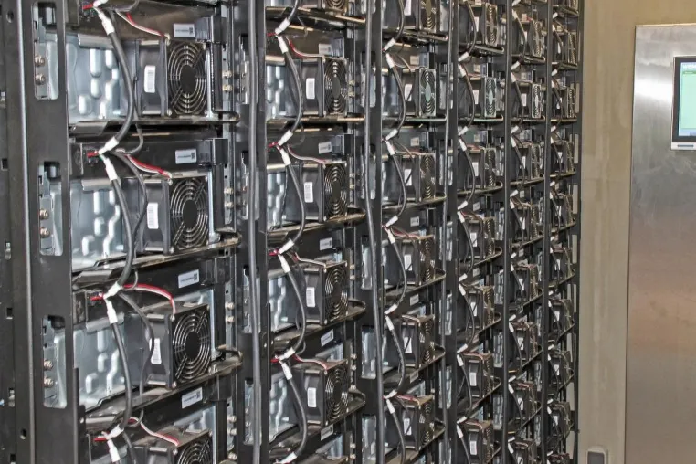 Bild: E.DIS: Batterie-Speicher nimmt erneuerbare Energien ins Stromnetz auf