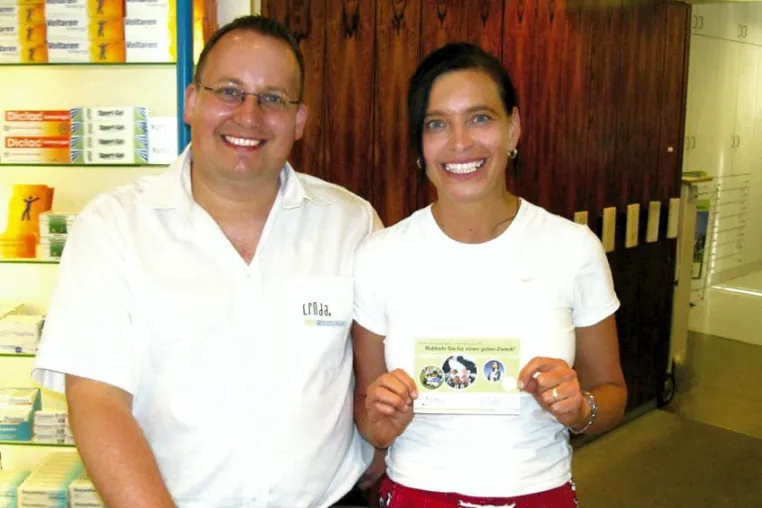 LINDA Spendenaktion läuft auf Hochtouren / Sängerin Amy-Elaine präsentiert Rubbellos / Mitmachen, weitersagen und gewinnen Bild: LINDA Spendenaktion läuft auf Hochtouren / Sängerin Amy-Elaine präsentiert Rubbellos / Mitmachen, weitersagen und gewinnen