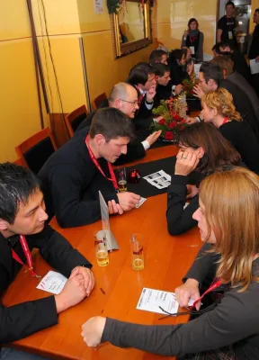 Bild: Acht neue Geschäftskontakte in 24 Minuten - Online-Stammtisch Köln erstmals mit Speed-Networking