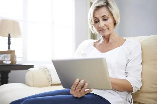 Bild: Senioren besonders gefährdet | DEGIV reagiert auf COVID-19 mit Online-Beratungs-Tool zur Immobilienverrentung