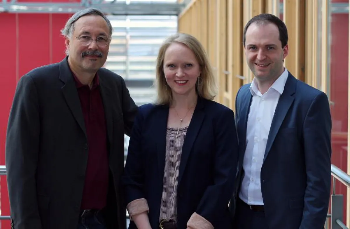 Prof. Dr. Peter Szyszka, Prof. Dr. Annika Schach und DAPR-Geschäftsleiter Nils Hille