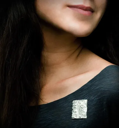 Bild: Earth Brosche Silber von Fluid Forms - Landschaften per Mausklick in Silberschmuck verwandeln