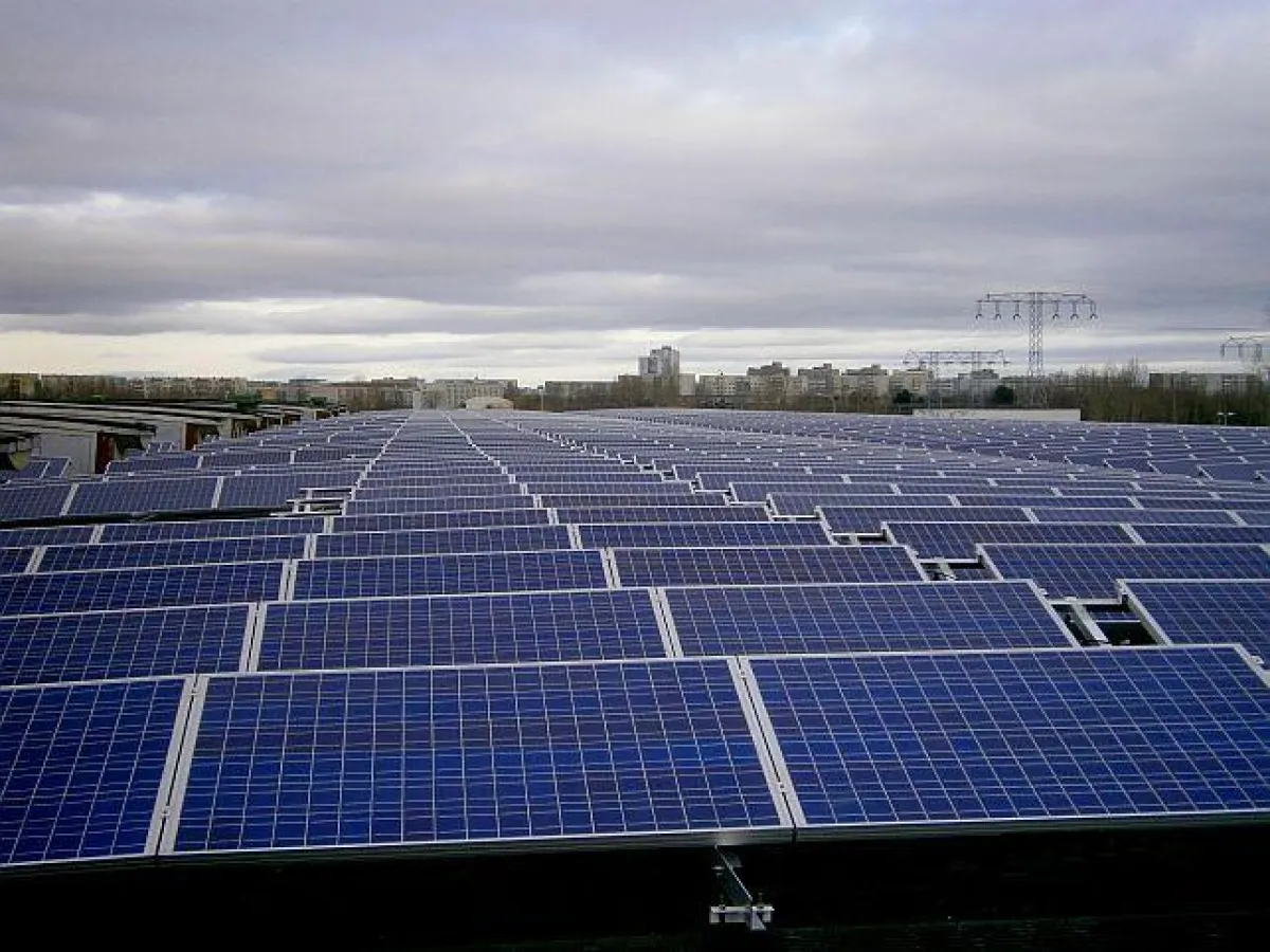 1,3-Megawatt-Dachanlage in Halle (Saale) (Foto: SRU Solar AG)