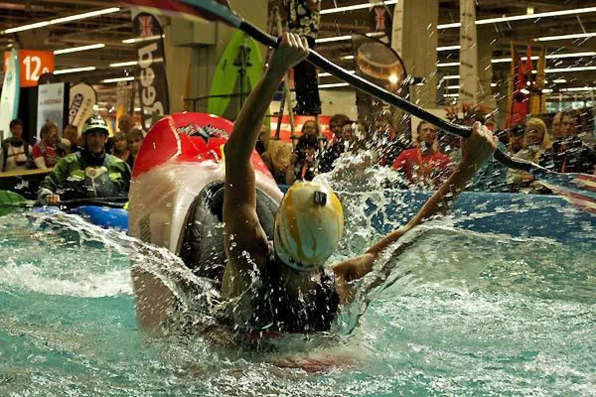 Freestyle-Weltmeister Dane Jackson im PADDLEexpo Pool. Foto: PADDLEexpo / Franz Walter