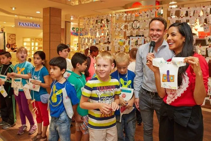 Charity-Auktion zum Weltkindertag im Billstedt Center Hamburg Bild: Charity-Auktion zum Weltkindertag im Billstedt Center Hamburg