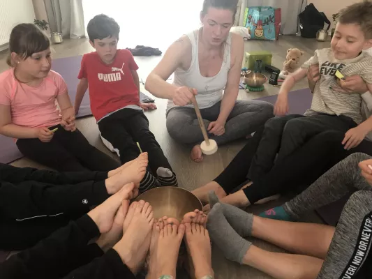 Bild: Familienyoga in Lübben– Gemeinsam eine Auszeit vom Alltag nehmen